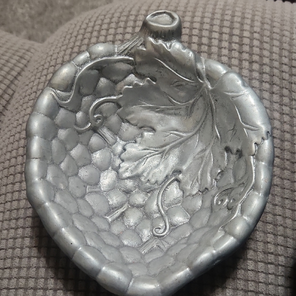 VTG WILTON CO. Armetale RWP Grape Leaf Trinket Tray Made in U.S.A